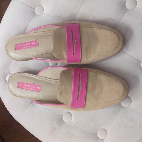 Sz 9 Isaac Mizrahi tan suede loafers. - Picture 2 of 4